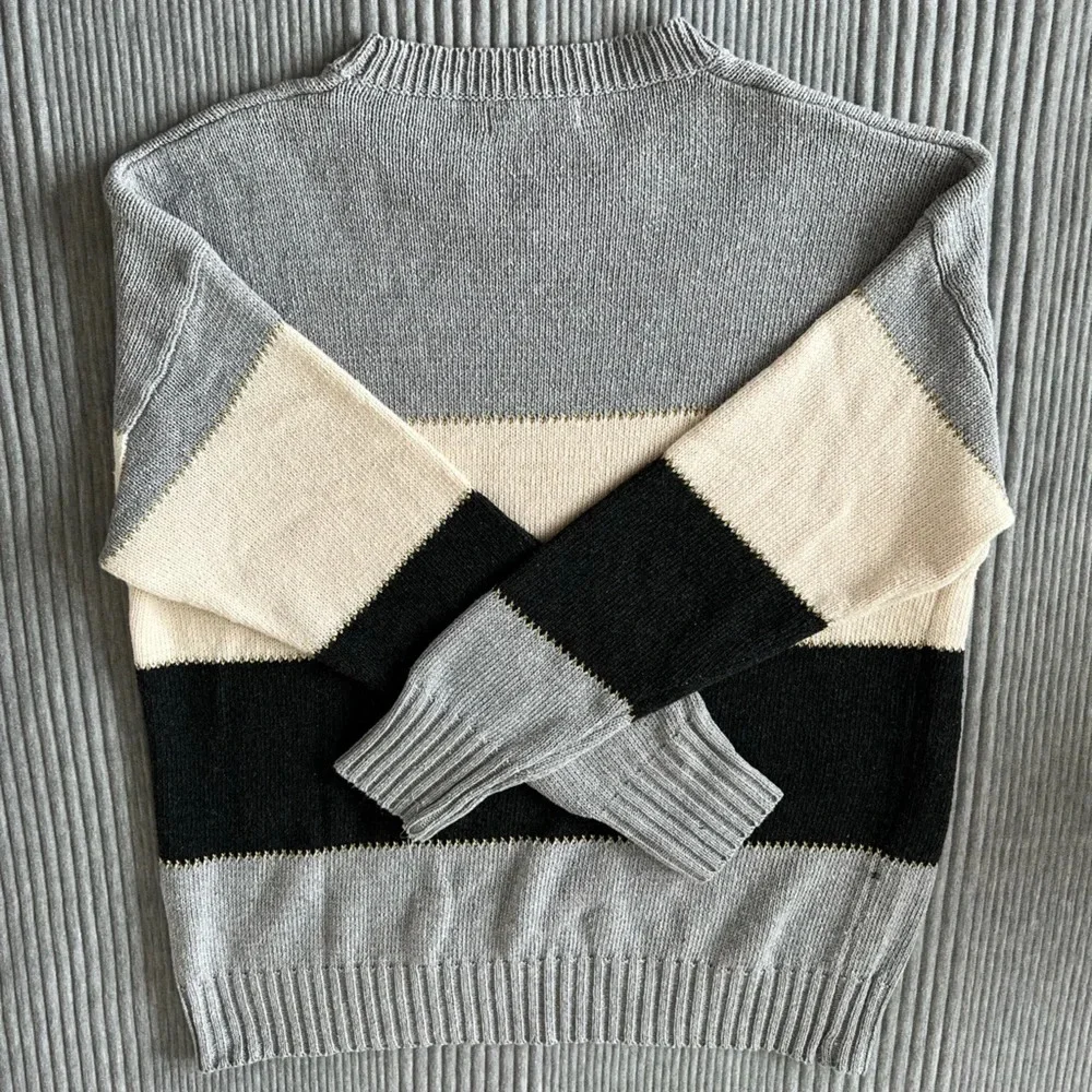 Misslook Women’s Crew Black Cream Grey Neck Striped Sweatshirt sz S gently worn